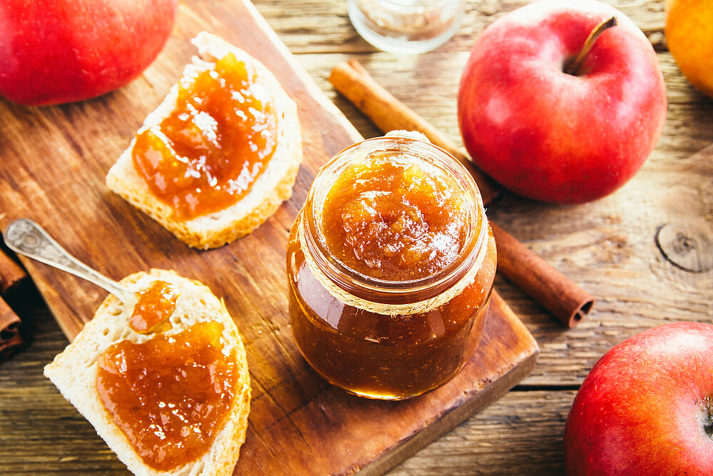 Apfelmarmelade aus Äpfeln der Saison September